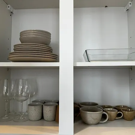 Lovely 1br & 1lr Apartment, Only 15 Min Walk To Center شقة