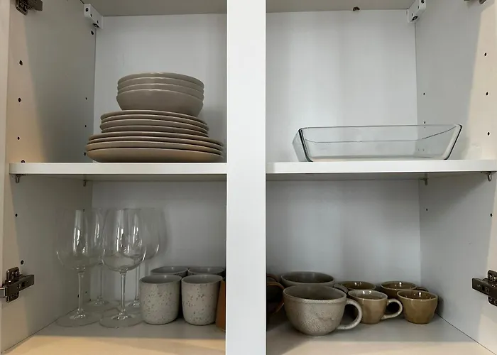 Lovely 1br & 1lr Apartment, Only 15 Min Walk To Center Appartement