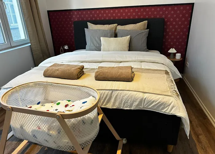 Lovely 1br & 1lr Apartment, Only 15 Min Walk To Center Apartamento Gante